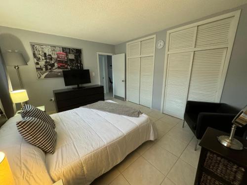 One bedroom apartment minutes from the beach in Miami, USA