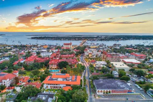 NEW - Vilano Beach Family Oasis, Private Beach Access, Intercoastal View, St. Augustine (Foto 8)