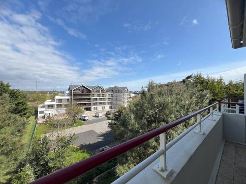 Duplex charmant avec terrasse à 750m de la mer, parking privatif inclus - FR-1-392-236
