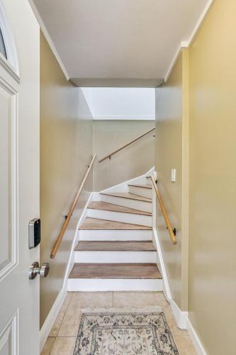 Entrance, Gorgeous 4br2ba Home Near Ocean Beach near San Francisco Zoo