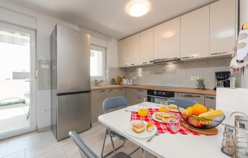 virtuve, Gorgeous Apartment In Mandre With Wifi in Mandre (Kolan)
