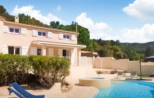 Lovely Home In Ste-anastasie-s-issole With Private Swimming Pool, Can Be Inside Or Outside - Sainte-Anastasie-sur-Issole