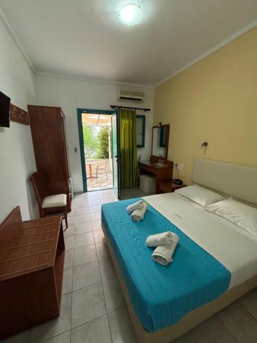 Double Room image 1