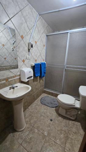 Casa Independiente cerca al Centro en Segundo Piso - Los Profesionales - image 4