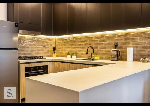 Plush 1 BDR Apt, Close to Metro, Дубай (фото 2)