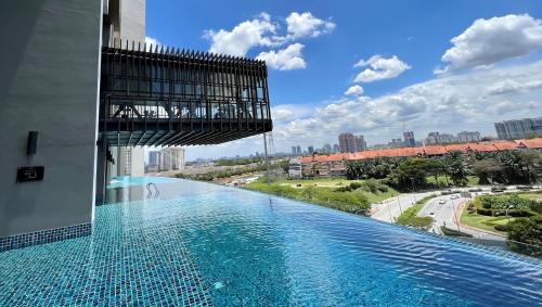 Lumi Tropicana of Home