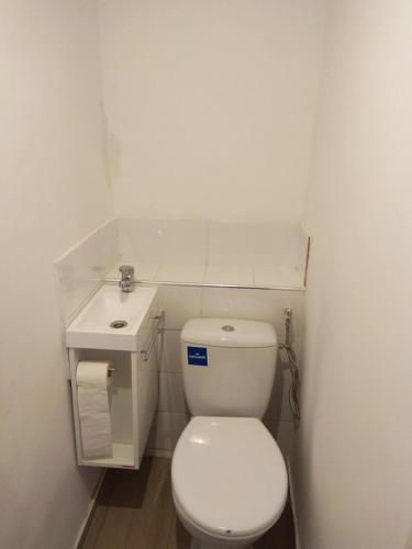 Single private room in a 5 room shared apartment, Vratislav (fotografie 8)