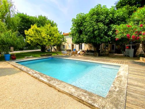 Grande maison, 5 chambres, piscine à 5 min d'Arles gîte à louer Fourques