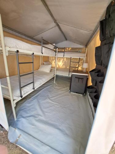 2 bunk beds