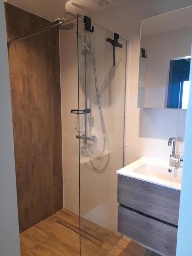 Shower, B&B Op de plaats rust in Schagen