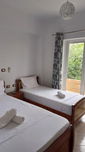 Family Room with Garden View image 8