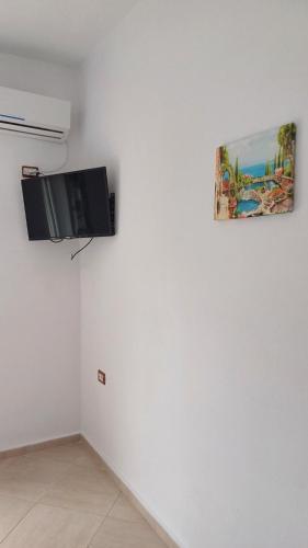 Family Room with Garden View image 7