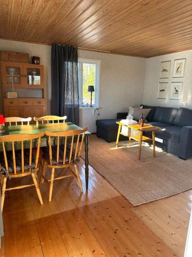 Stuga på Möja-en skärgårdspärla i Kyrkviken (Stuga pa Moja-en skargardsparla i Kyrkviken) in Moja