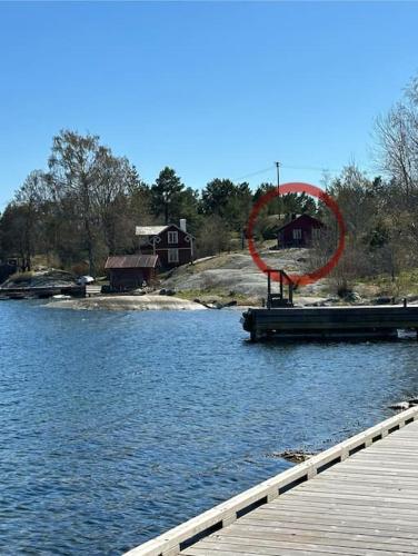 Stuga på Möja-en skärgårdspärla i Kyrkviken (Stuga pa Moja-en skargardsparla i Kyrkviken) in Moja