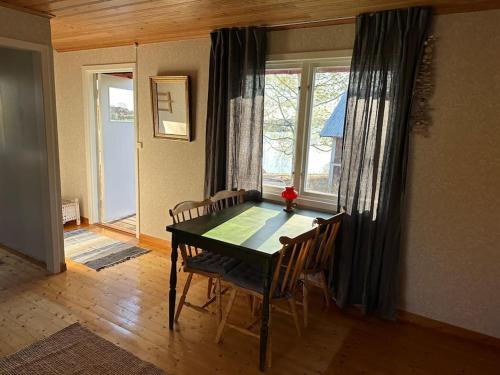Stuga på Möja-en skärgårdspärla i Kyrkviken (Stuga pa Moja-en skargardsparla i Kyrkviken) in Moja
