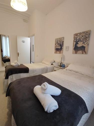 Twin Room with Shared Toilet image 4