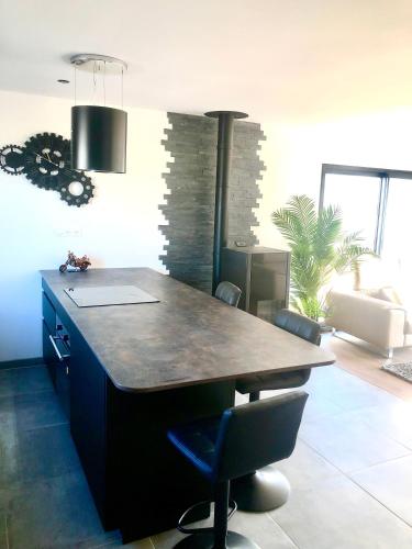 Maison avec Jacuzzi intérieur Courseulles Sur Mer (Maison avec Jacuzzi interieur Courseulles Sur Mer) in Creully