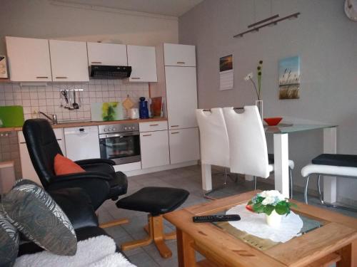 Haus Sandra Fewo 7, sonnige Terrasse, Tischtennis in Dahme