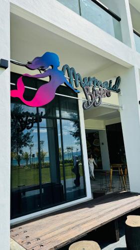 SS Staycation @Roxy Sematan Beach Apt