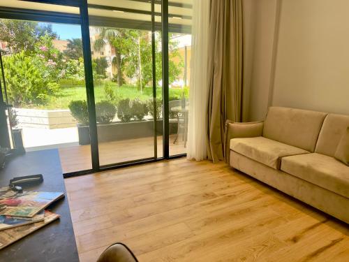 ELMAR COMFORT, Wlora