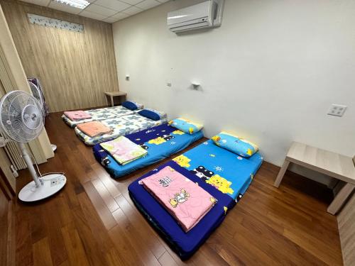 1 futon bed