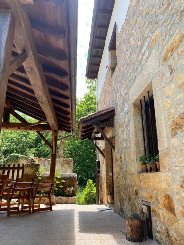 Apartamentos Rurales La Caviana