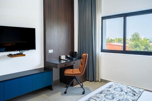 1 king bed, 1 sofa bed