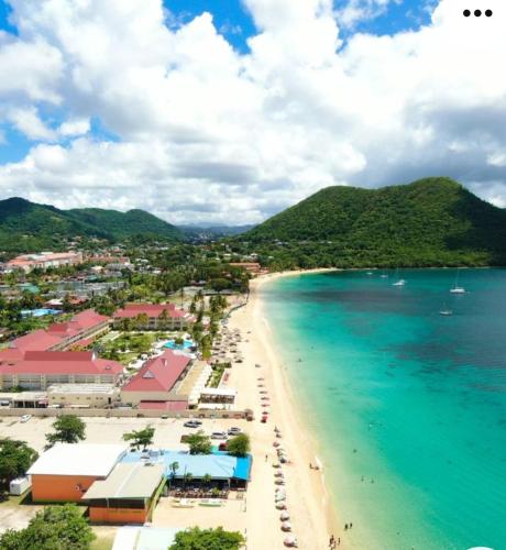 East Caribbean Lodging in โครินท์