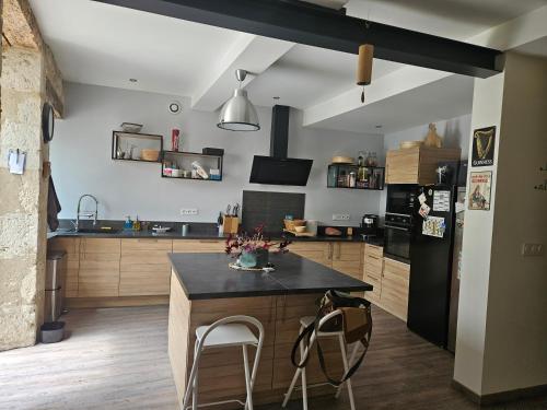 virtuve, grande chambre confort les arcades in Saint-Clar
