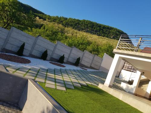 Casa Iulian in Svinita