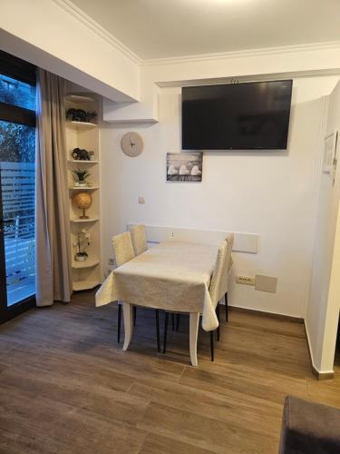 Langust - free parking, Sveti Stefan (photo 9)