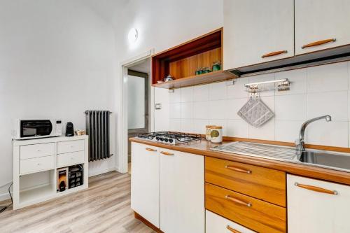 Apartment with one bedroom in Roma with wonderful city view and WiFi 29 km from the beach - image 10