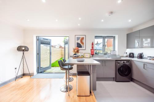 Colchester 3 BDR House, 2x Free Parking, Free Wi-Fi close to Station, Ideal for extended stays – khách sạn tại New Town