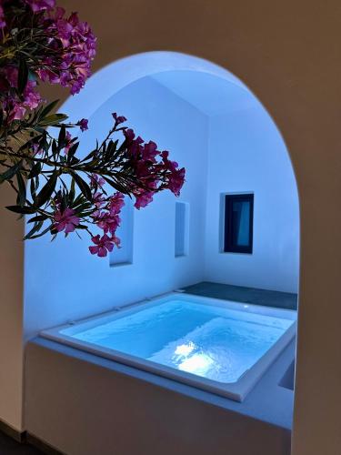 Santorini Miracles Suites, Adults Only