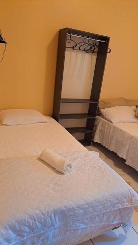1 double bed, 1 twin bed