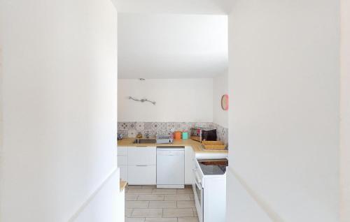 Amazing Home In Saint-vitre With Wifi