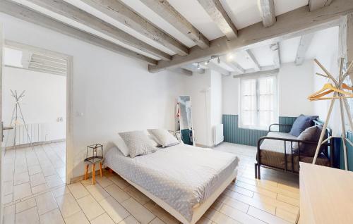 Amazing Home In Saint-vitre With Wifi