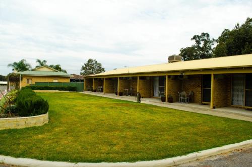 Acclaim Swan Valley Tourist Park The 3.5-star Acclaim Swan Valley Tourist Park offers comfort and convenience whether youre on business or holiday in West Swan. Offering a variety of facilities and services, the hotel provides all y