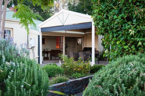 Linfield Cottage - Rowland Flat