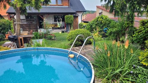 Peldbaseins, Apartmán Třebenice - vstupní brána do Českého středohoří (Apartman Trebenice - vstupni brana do Ceskeho stredohori) in Trebenice