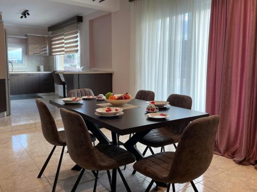 Facilities, Aristides Guesthouse in Lidia