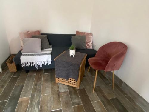 Cosy Cart Shed in Evesham