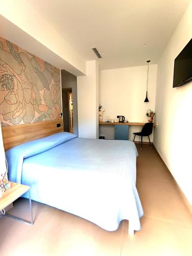 Deluxe Double or Twin Room image 10