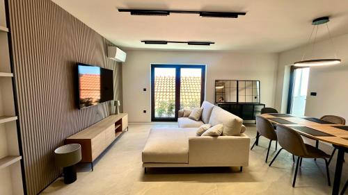 562066282 Hotel Medistone