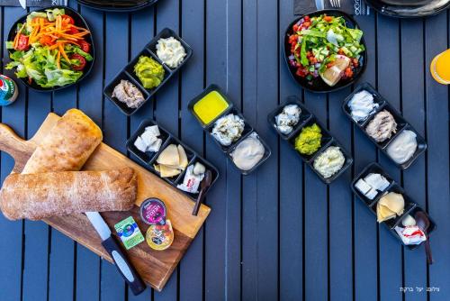 Piscina, אחוזת רוטצ'י - יוקרה בגליל in Neve Oranim