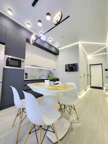 Lux апартаменты в новом центре Караганды, Karagandá
