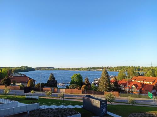 P R A T U M 17 Apartament z widokiem na jezioro