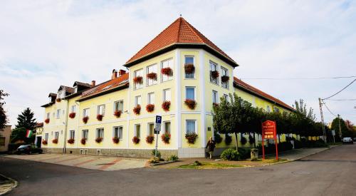 Hotel Korona Wellness, Rendezvény és Borszálloda