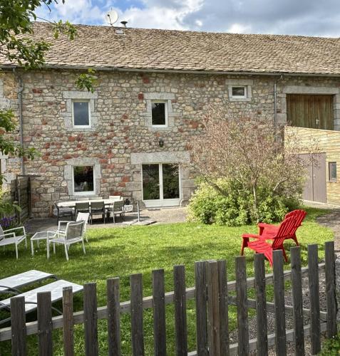 Lozère St Alban Aubrac Margeride gîte 4 étoiles 8 personnes au calme près nature