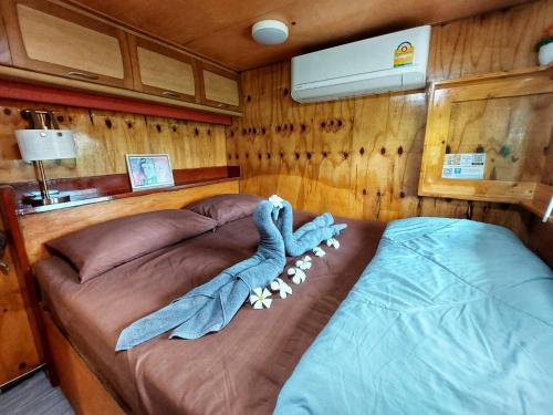 Samui Caravans Hill Camp Room Type - Container with garden view